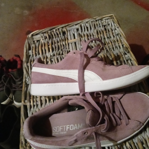 Young girls pumas purple 🟣💜 sz 7 - Picture 5 of 6